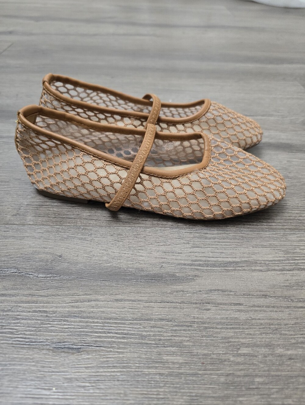 Tahari Mesh Ballet Sandals Girls Size 1 Tan